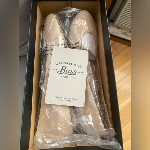 G.H Bass & Co womens leather flats size 9 new in box - Picture 2 of 6
